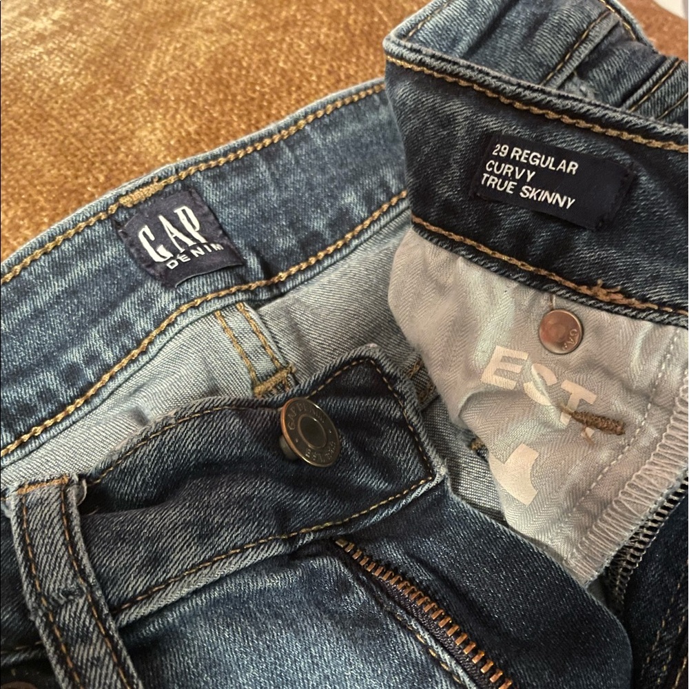 RARE GAP curvy skinny jeans